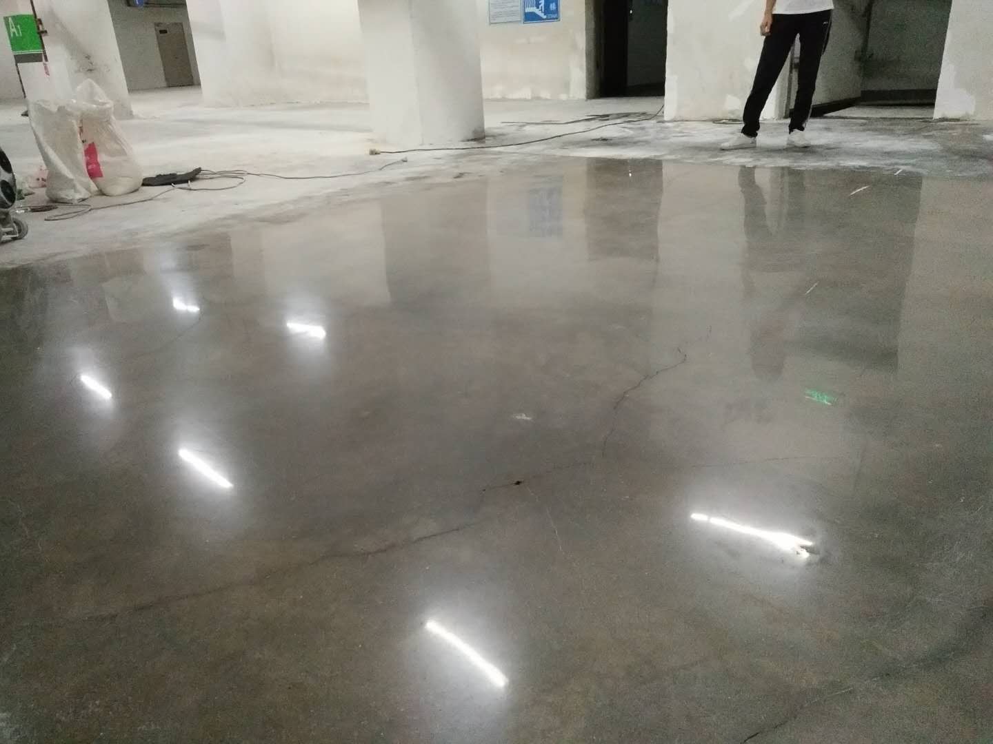 水泥地面固化拋光